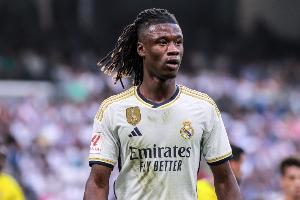 记者：卡马文加拒绝沙特巨额报价，他想尽快康复并继续为皇马效力