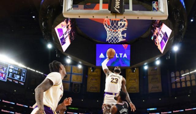 星空体育官网-头号关键先生！39岁詹皇攻防一体：防到小卡6中0