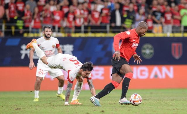 星空体育官网-海港败走凤凰山还将迎来天王山PK？哈维尔怒批开局